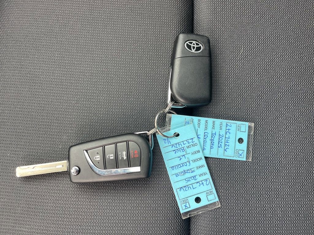 Used 2025 Toyota Corolla LE image 32