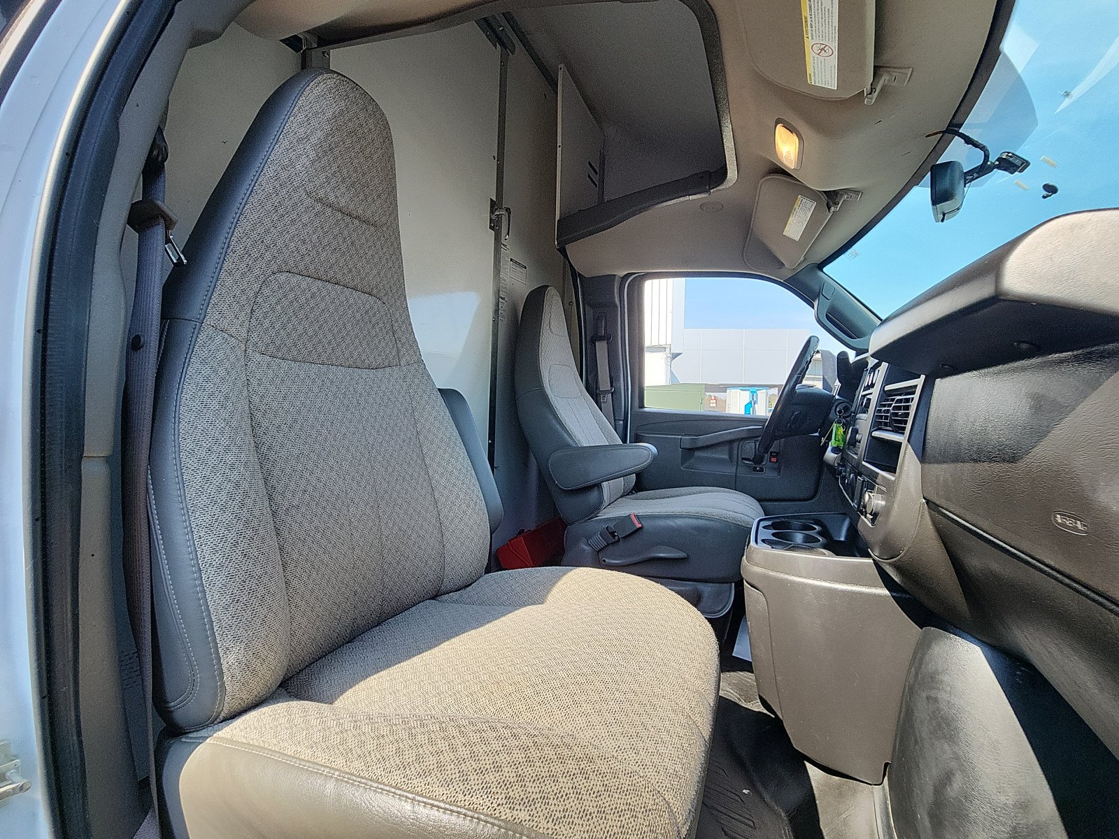 Used 2022 Chevrolet Express 3500 w/ Power Convenience Package RWD image 22