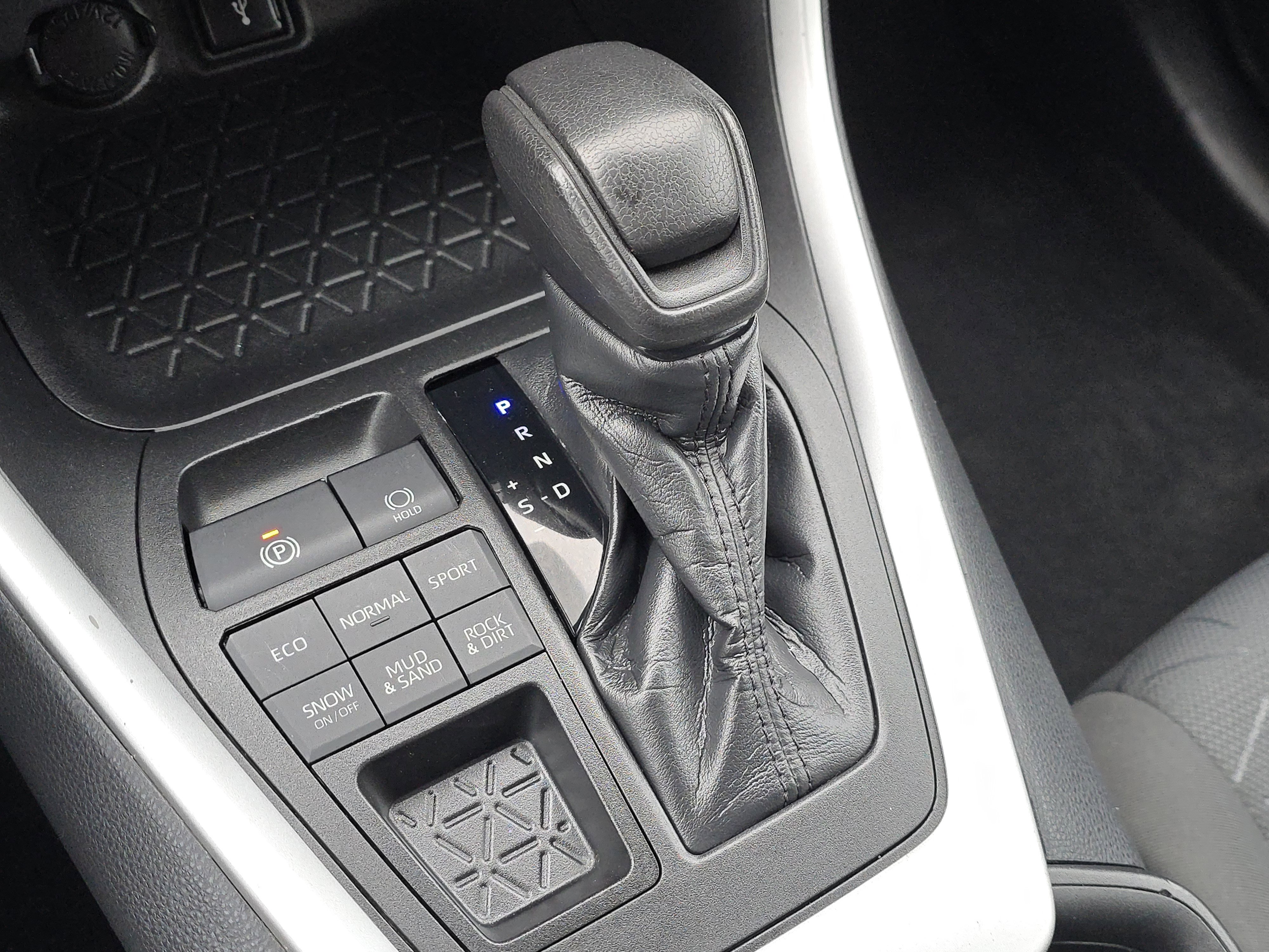 Used 2021 Toyota RAV4 XLE image 24