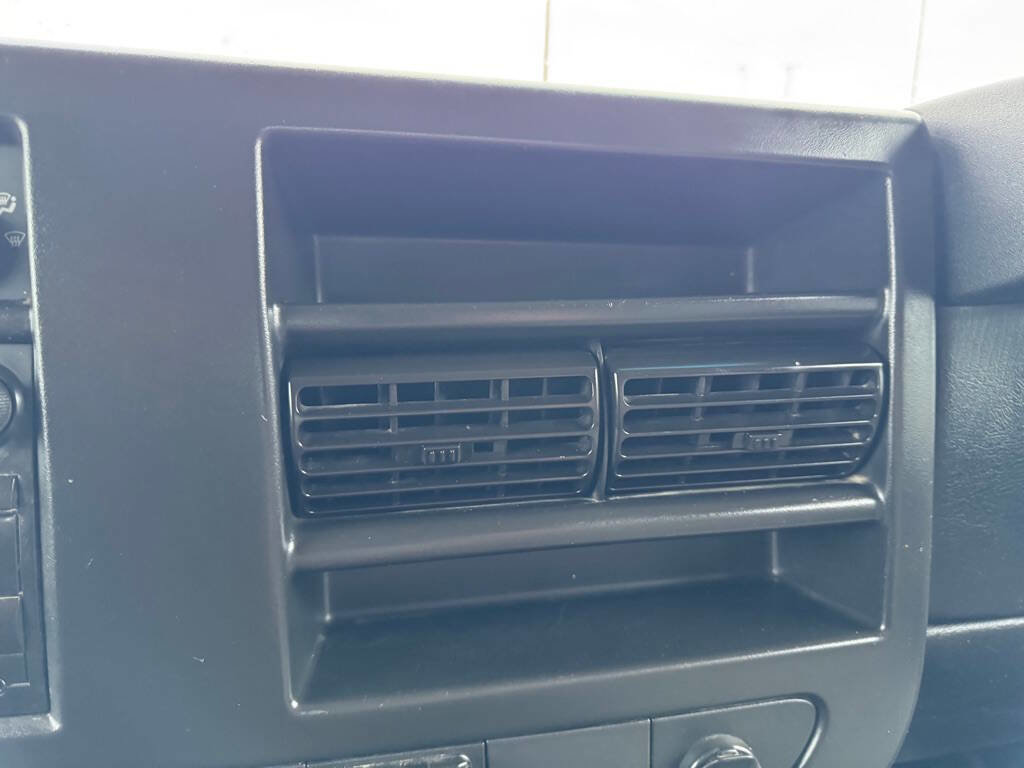 Used 2015 GMC Savana 2500 RWD image 27