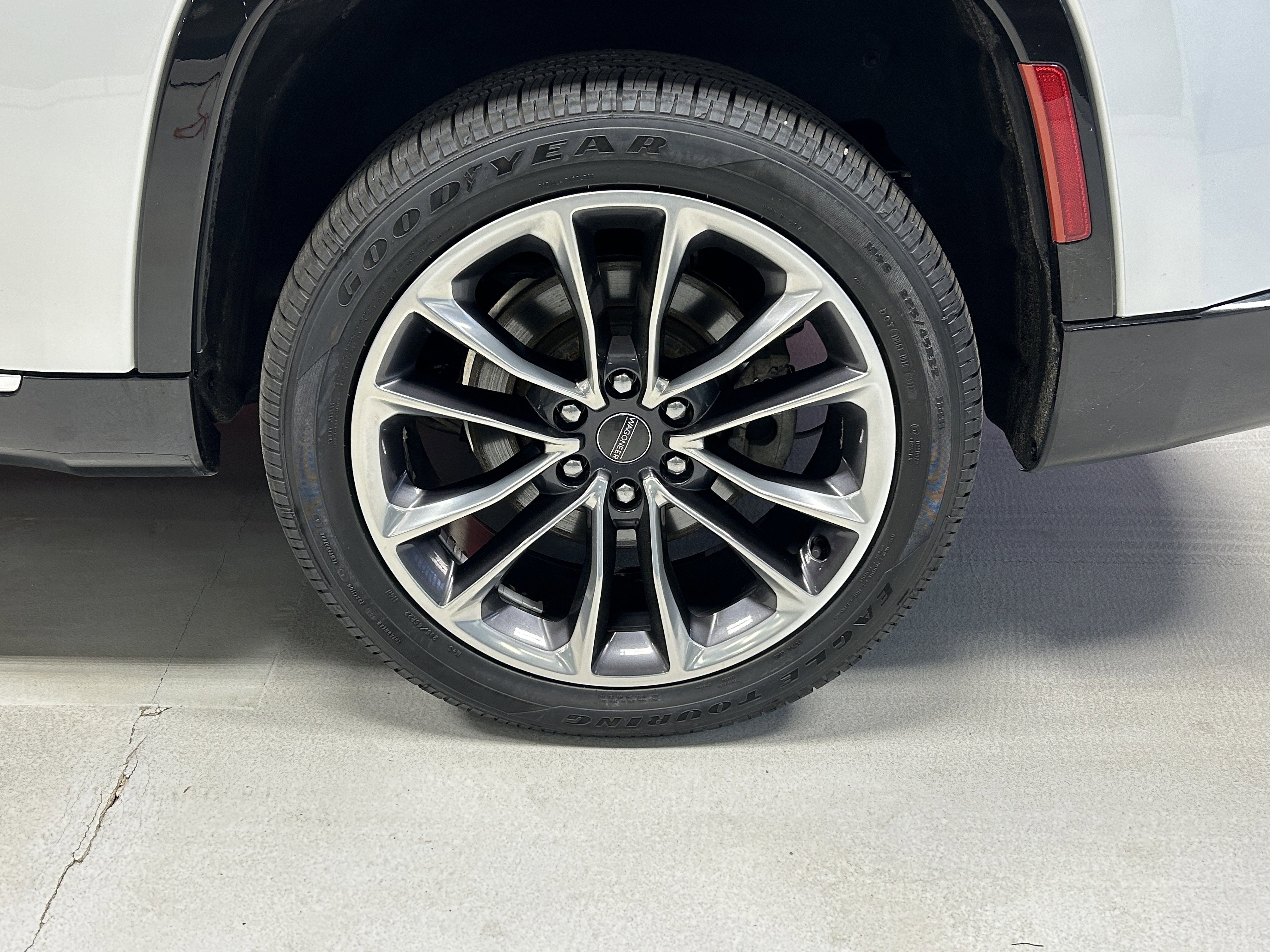 Certified 2022 Jeep Wagoneer Series III w/ Premium Group I image 5