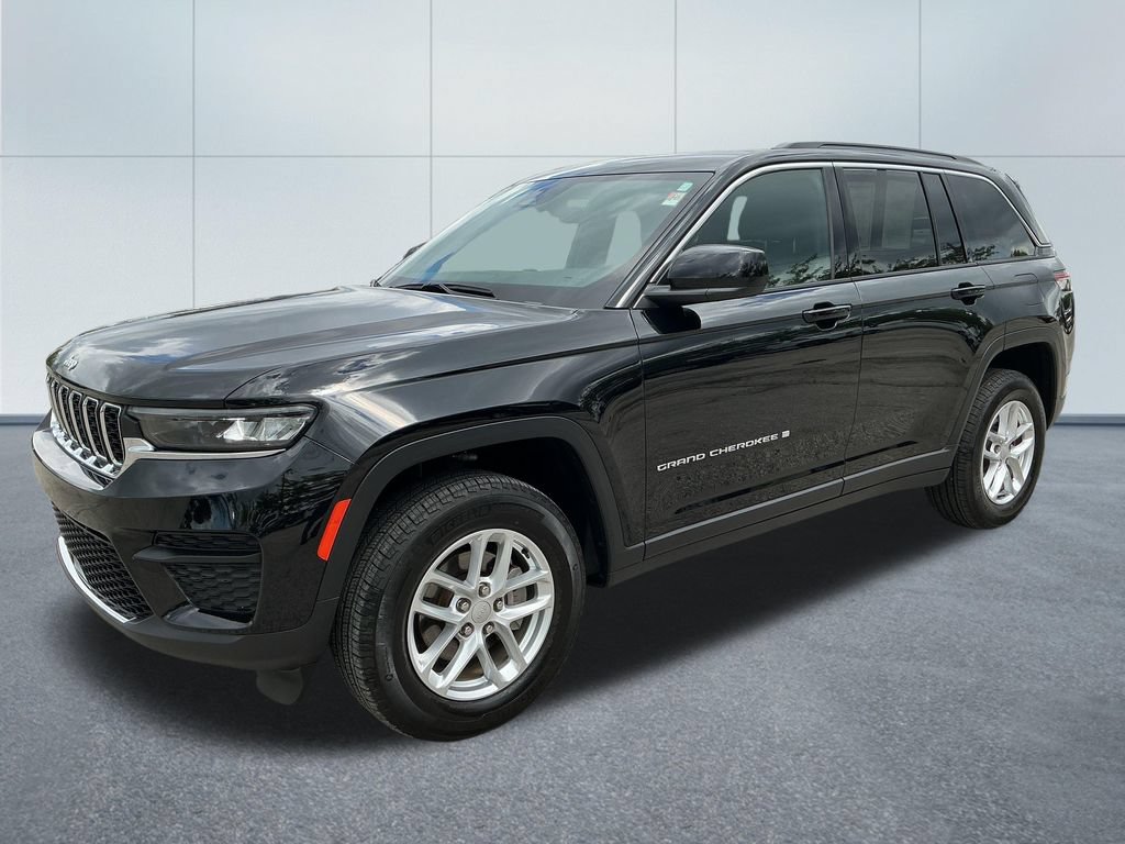Certified 2025 Jeep Grand Cherokee Laredo X w/ Luxury Tech Group I AWD/4WD image 2