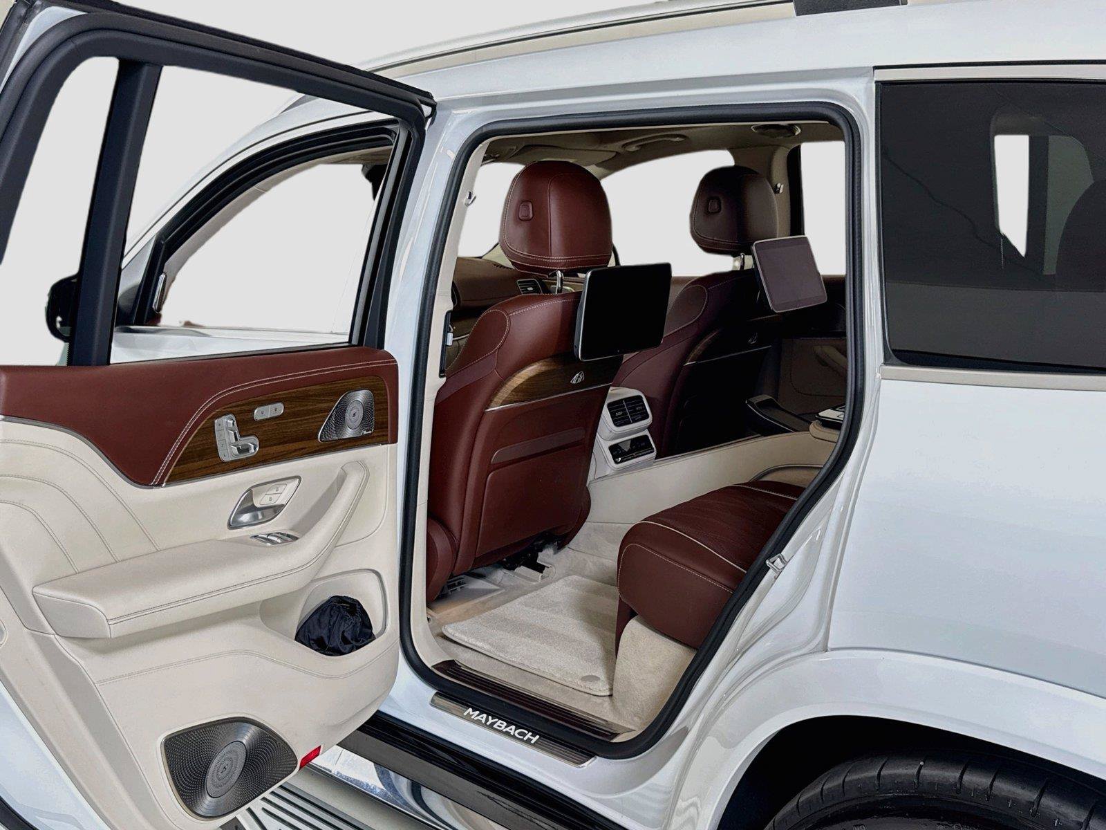 Used 2025 Mercedes-Benz Maybach GLS 600 4MATIC image 26