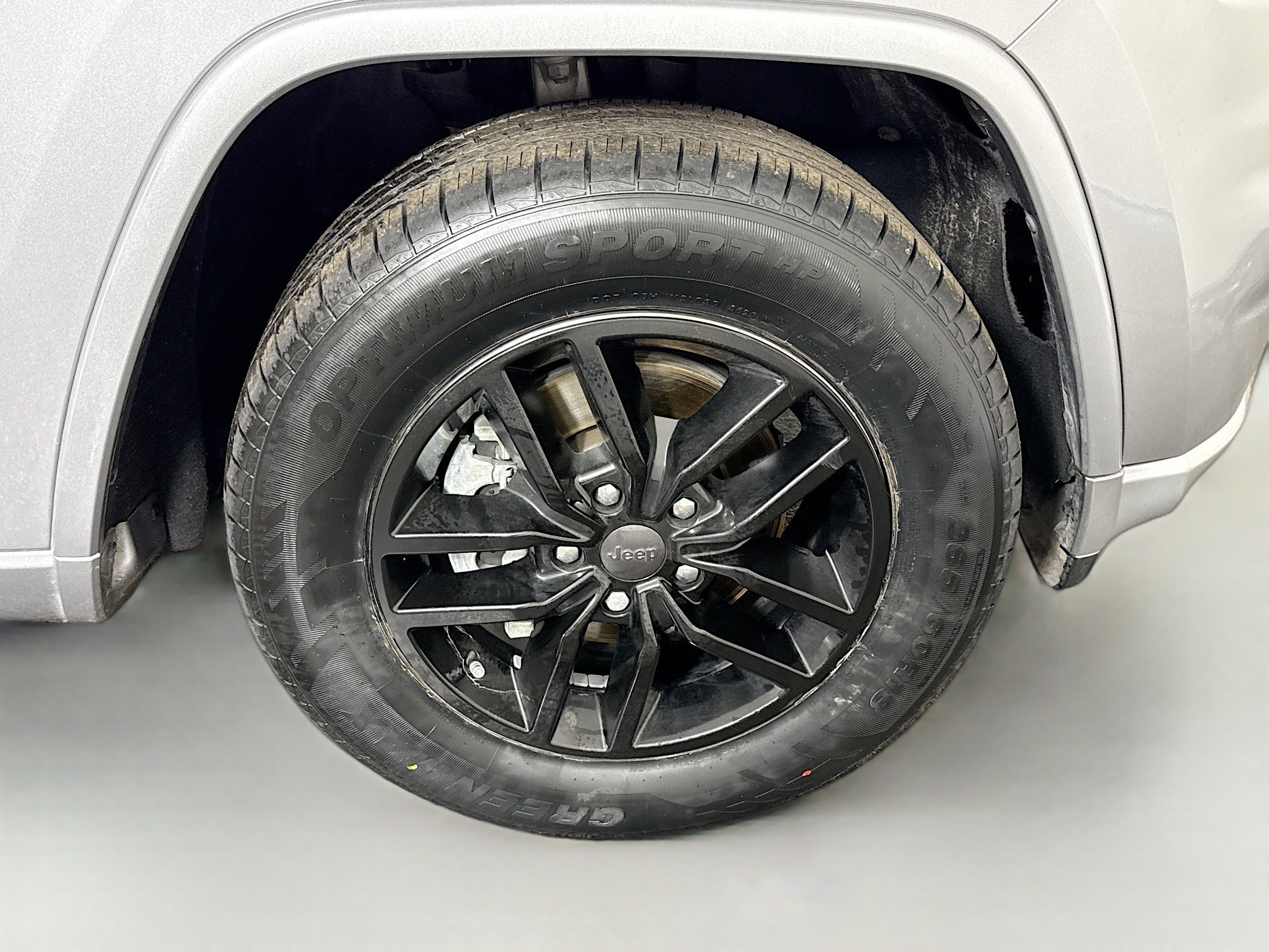 Used 2019 Jeep Grand Cherokee Altitude image 32