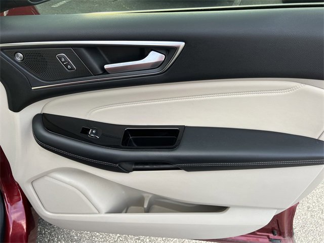 Used 2019 Ford Edge Titanium image 15