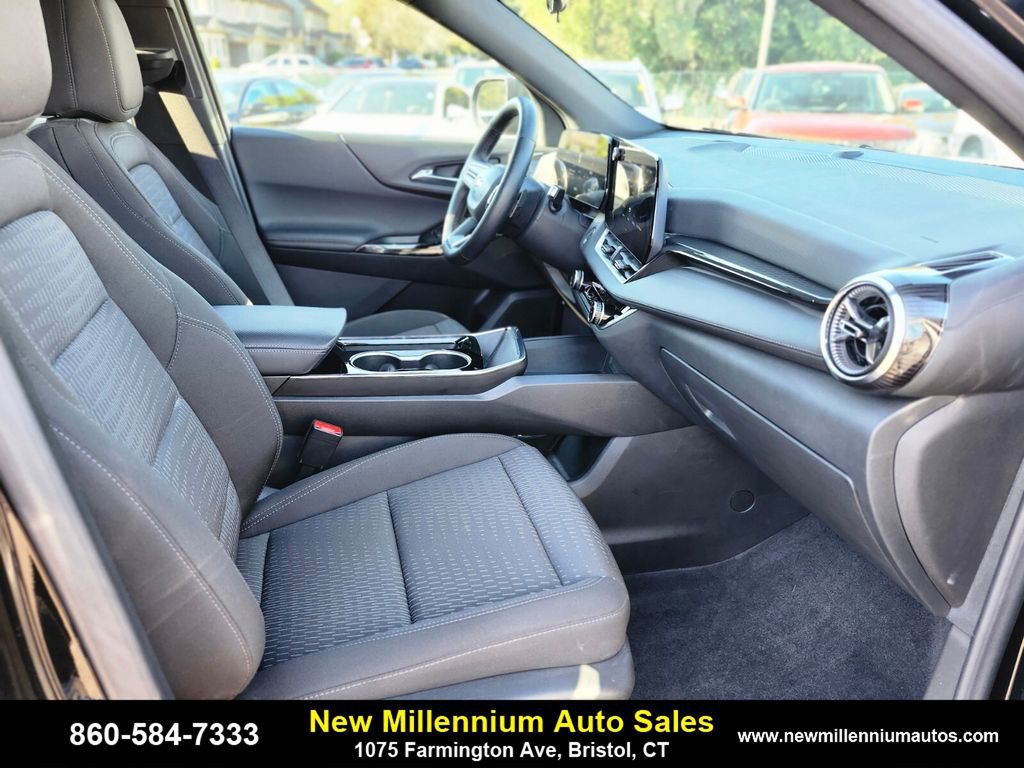 Used 2025 Chevrolet Equinox LT image 11