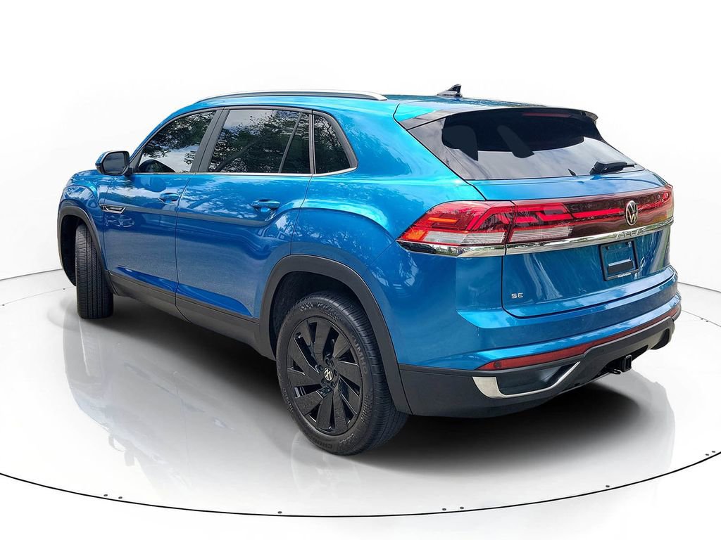 Used 2024 Volkswagen Atlas Cross Sport SE w/ Panoramic Sunroof Package FWD image 3