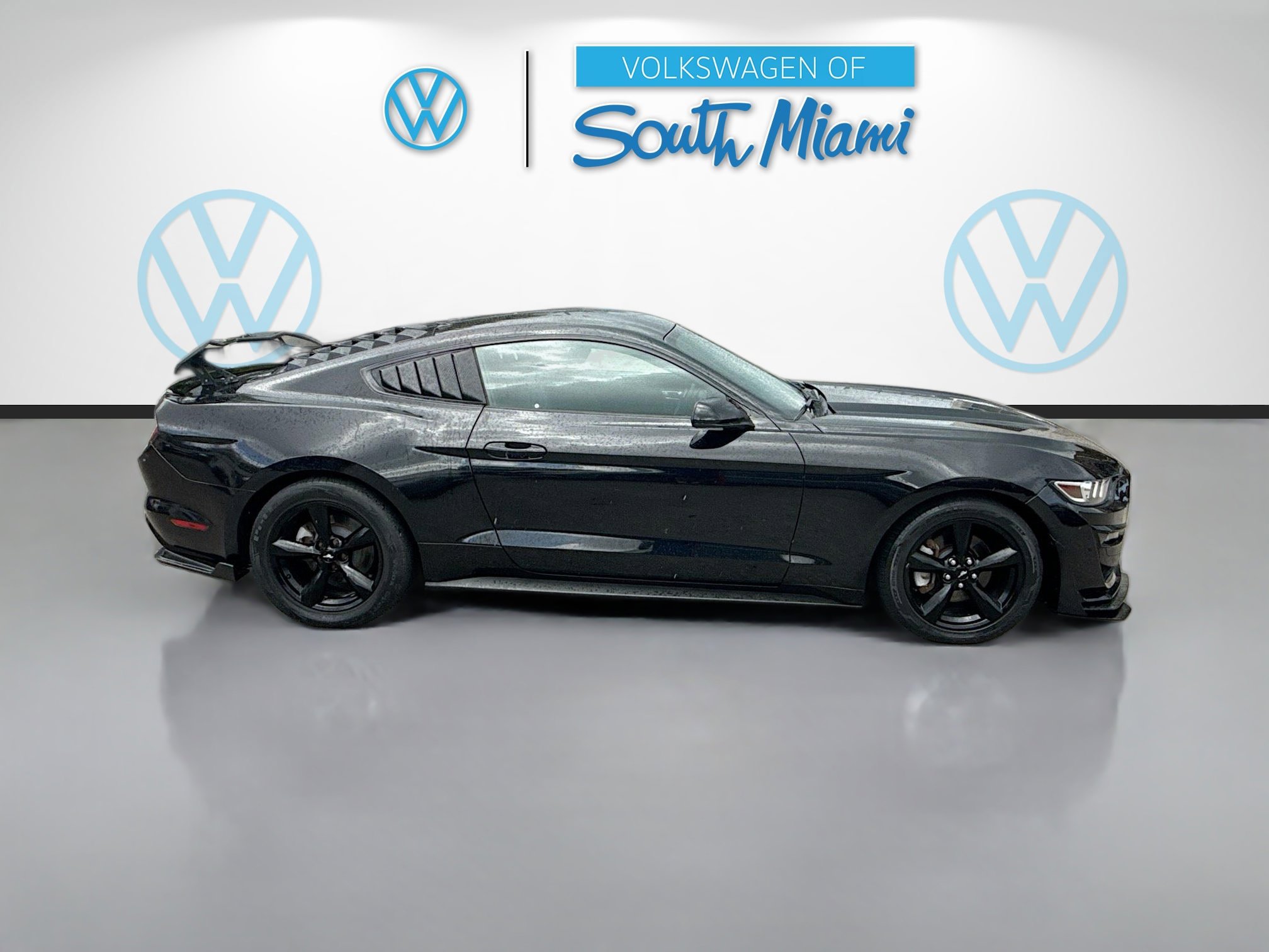 Used 2017 Ford Mustang EcoBoost image 8