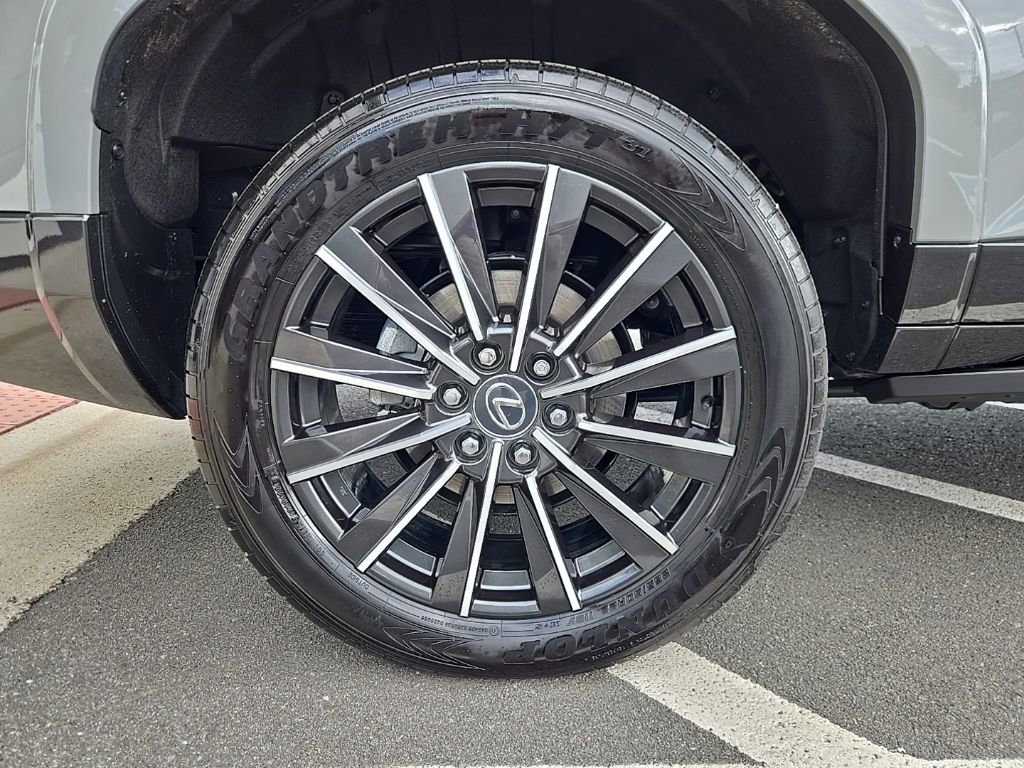 Used 2025 Lexus GX 550 w/ Accessory Package (2T) image 9