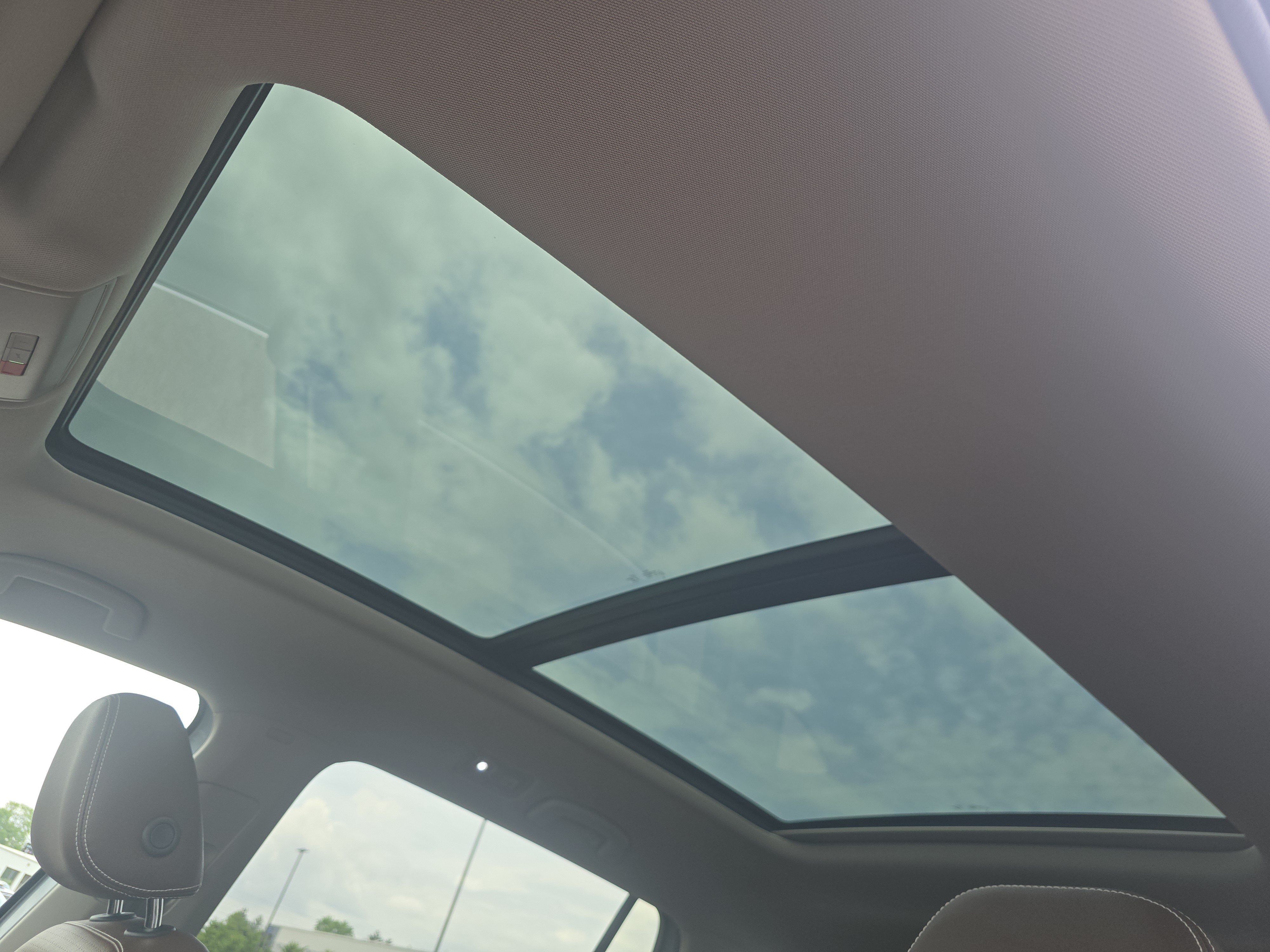 Certified 2023 Volkswagen Atlas SE w/ Panoramic Sunroof Package AWD/4WD image 9