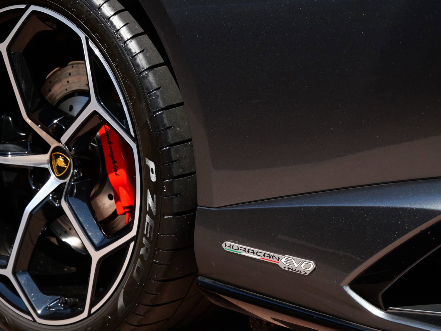 Used 2021 Lamborghini Huracan EVO RWD image 12