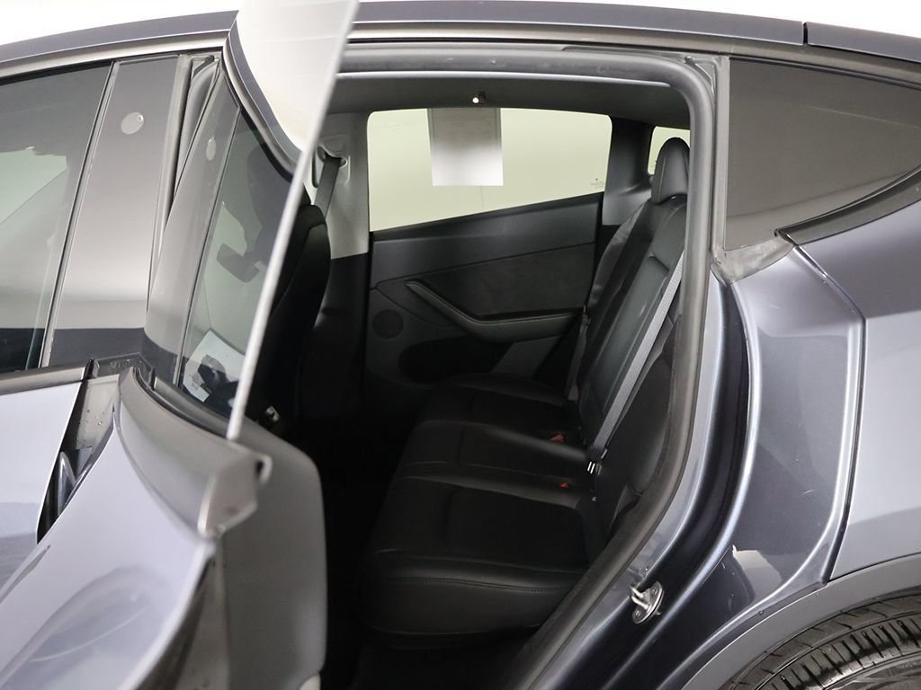 Used 2023 Tesla Model Y AWD image 31