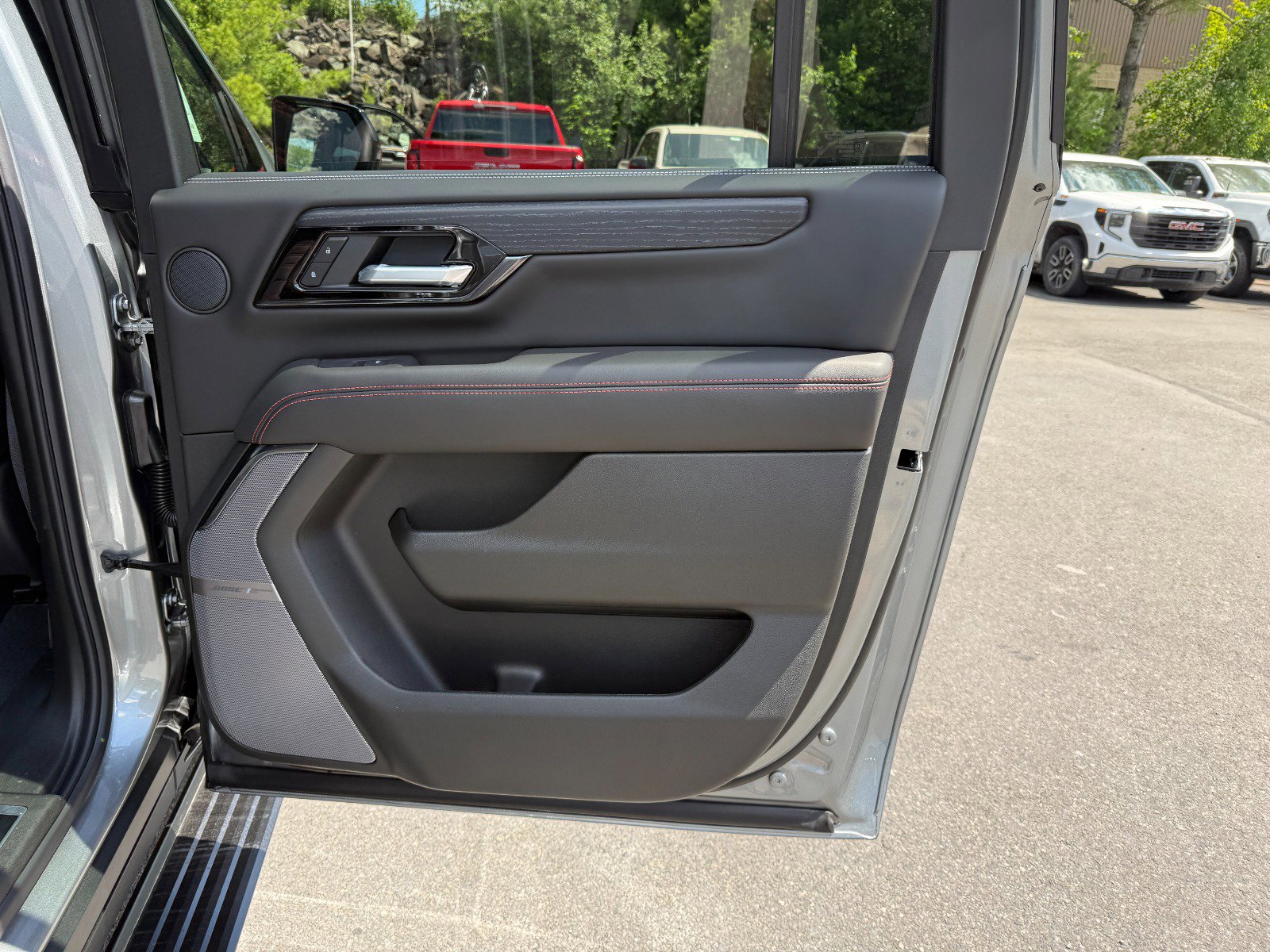 New 2026 GMC Yukon XL AT4 Ultimate w/ LPO, Floor Liner Package AWD/4WD image 24