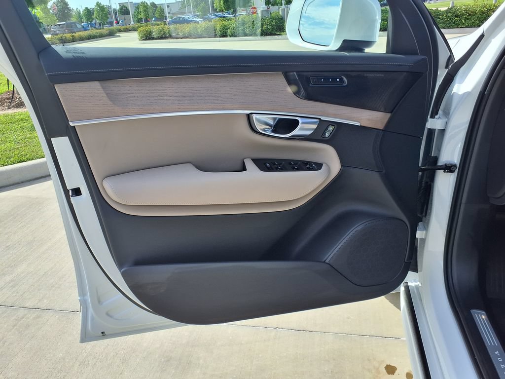 New 2026 Volvo XC90 T8 Ultra w/ Protection Package Premier AWD/4WD image 9