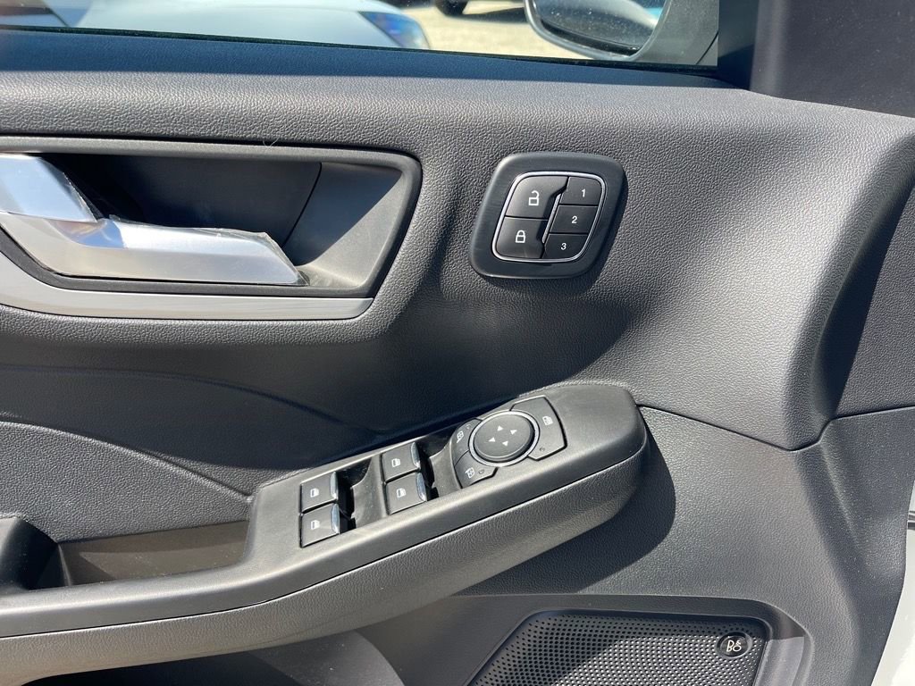 New 2025 Ford Escape SE w/ PHEV Premium Package image 5