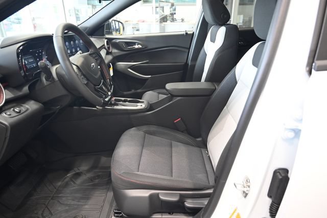 New 2026 Chevrolet Trax RS w/ Sunroof Package FWD image 9