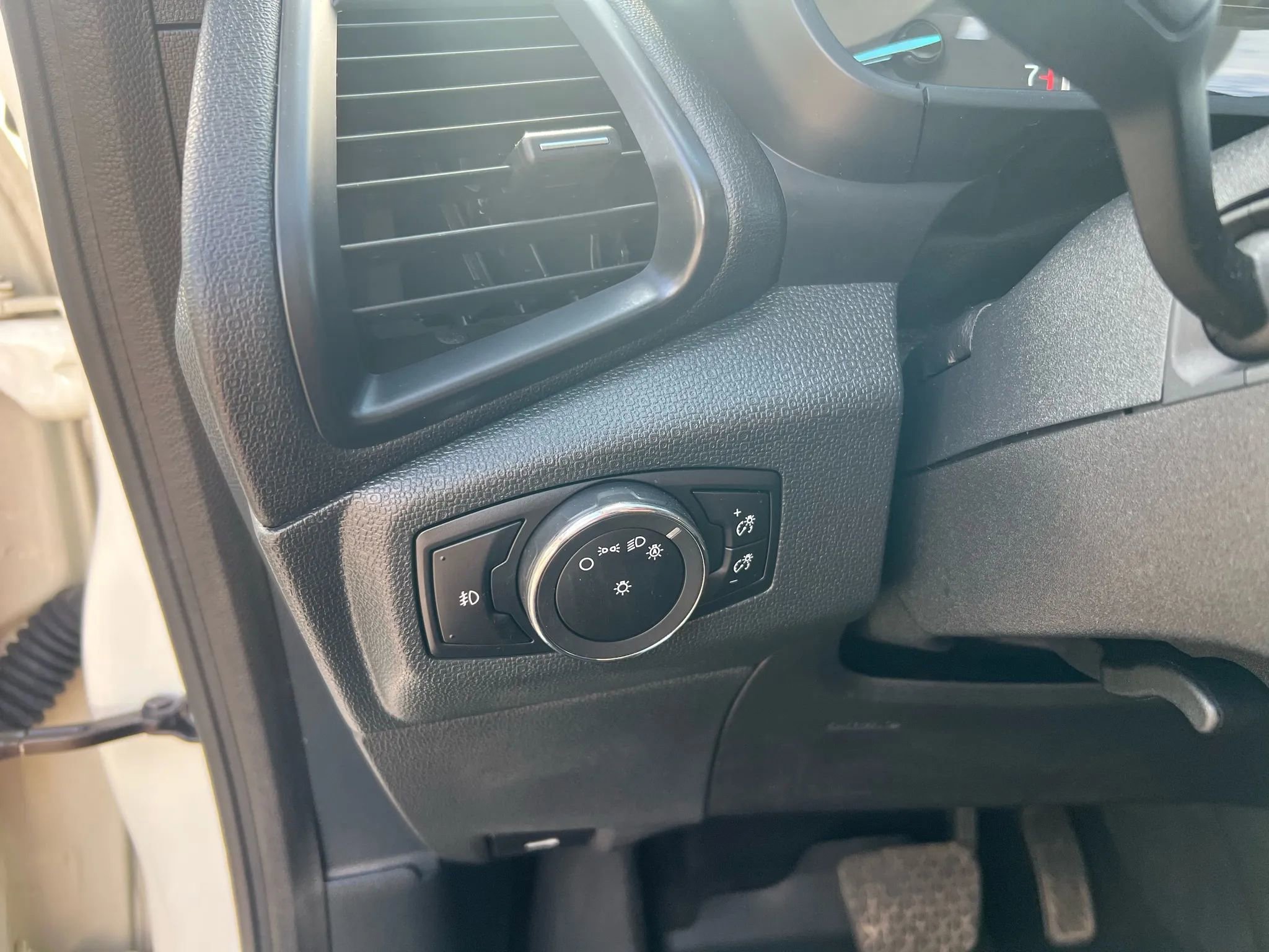 Used 2020 Ford EcoSport SES w/ SES Black Appearance Package image 28