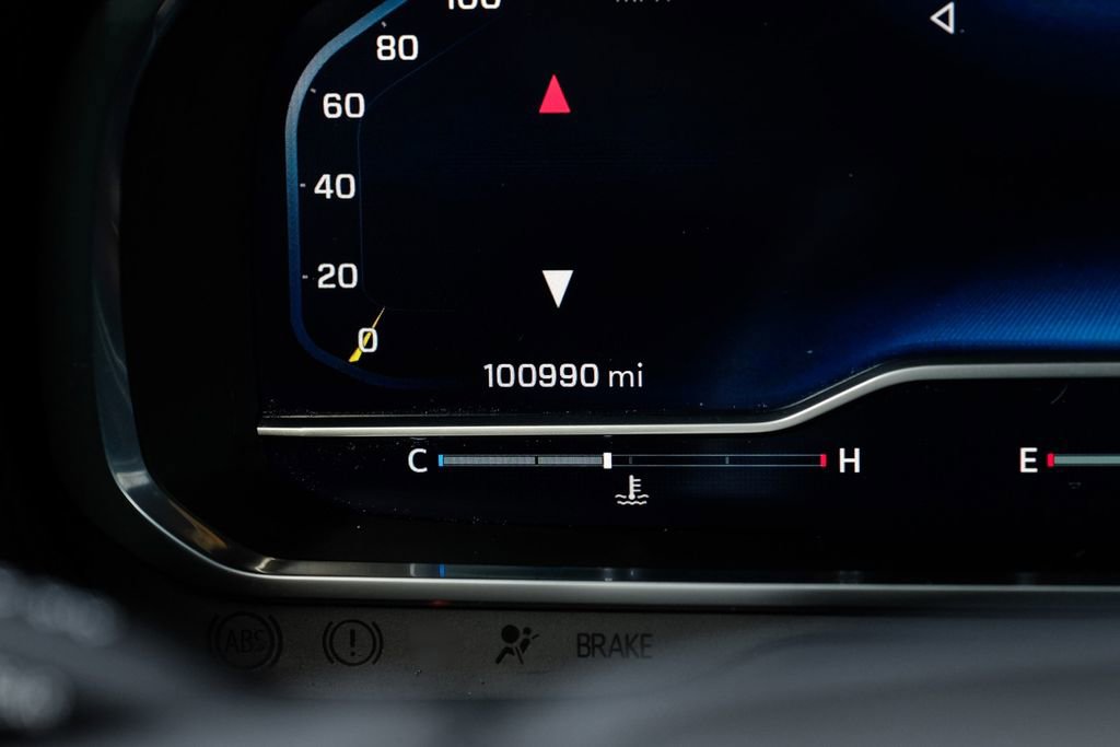 Used 2022 Chevrolet Suburban LT w/ Luxury Package image 16