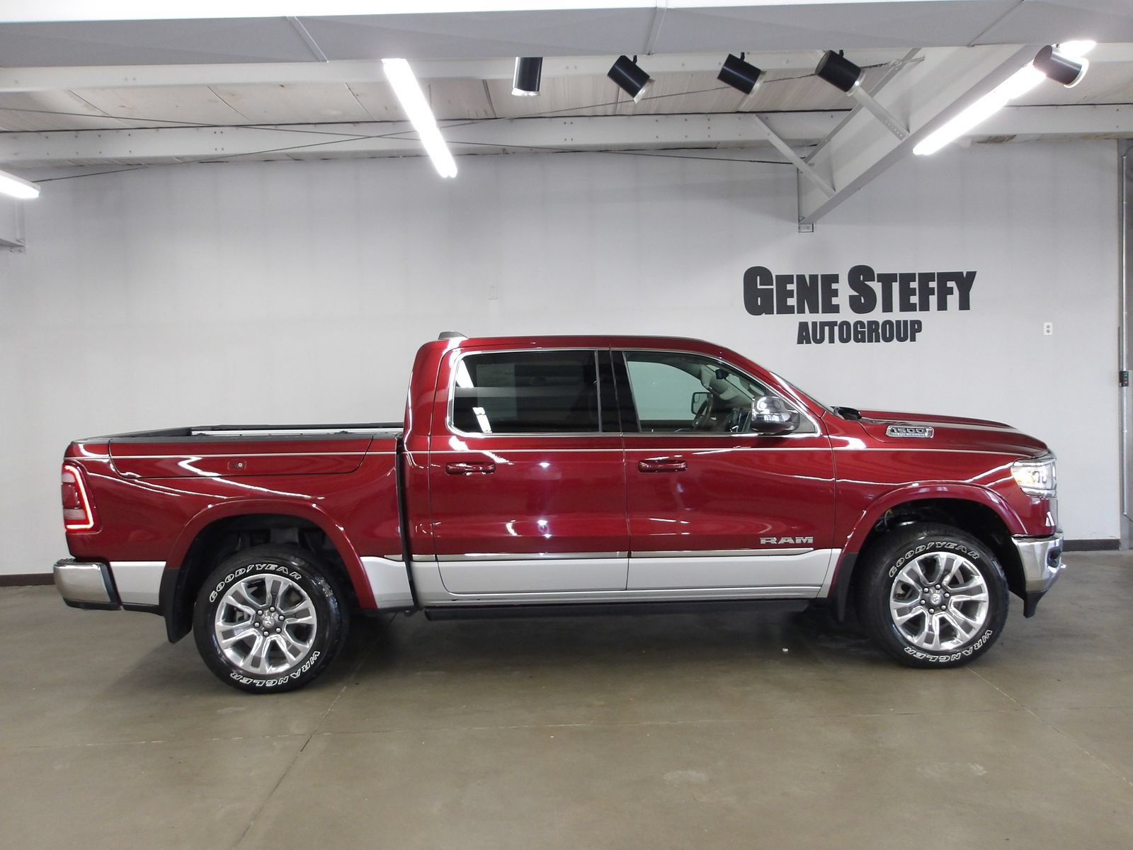 Used 2023 RAM 1500 Limited AWD/4WD image 3