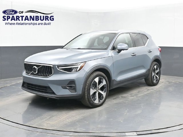 Used 2023 Volvo XC40 B4 Ultimate FWD image 6