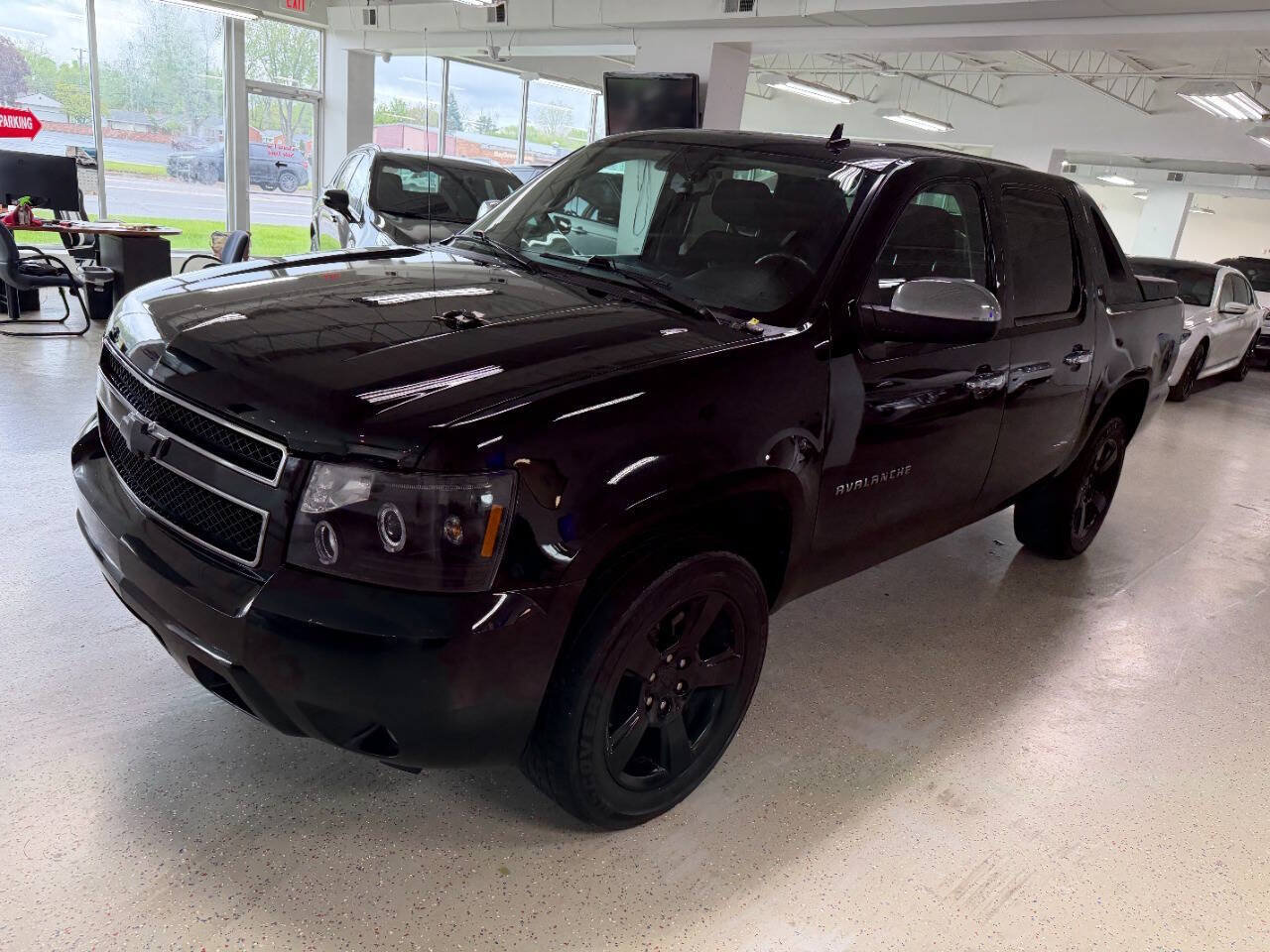 Used 2012 Chevrolet Avalanche LT AWD/4WD image 2