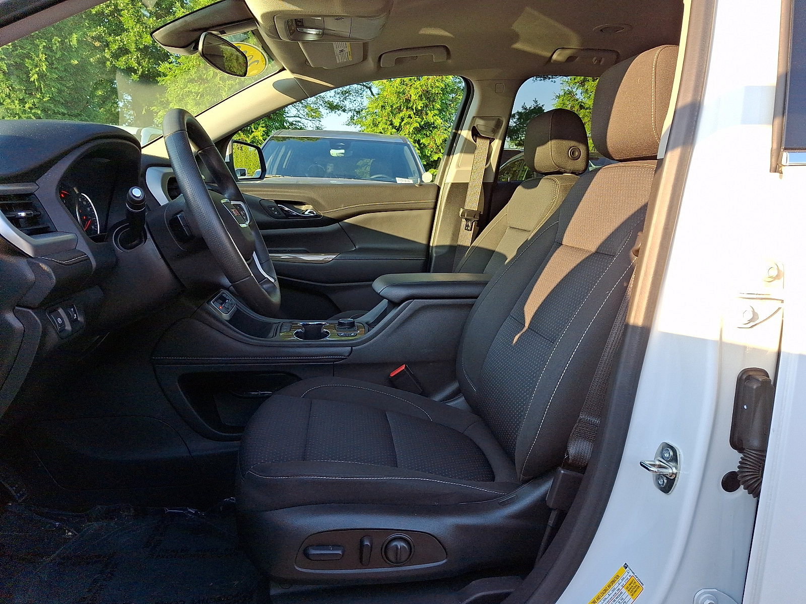 Certified 2023 GMC Acadia SLE w/ Driver Convenience Package AWD/4WD image 15