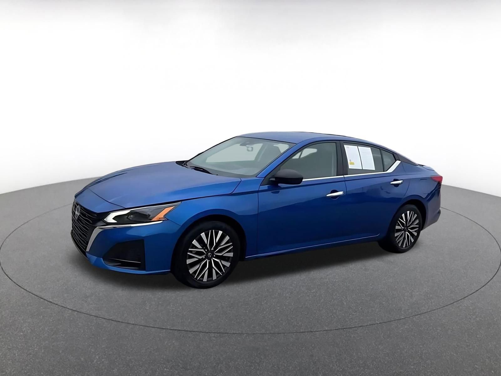 Used 2025 Nissan Altima 2.5 SV FWD image 9