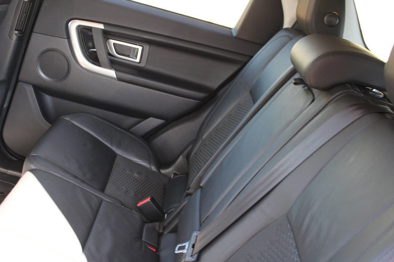 Used 2018 Land Rover Discovery Sport SE image 28