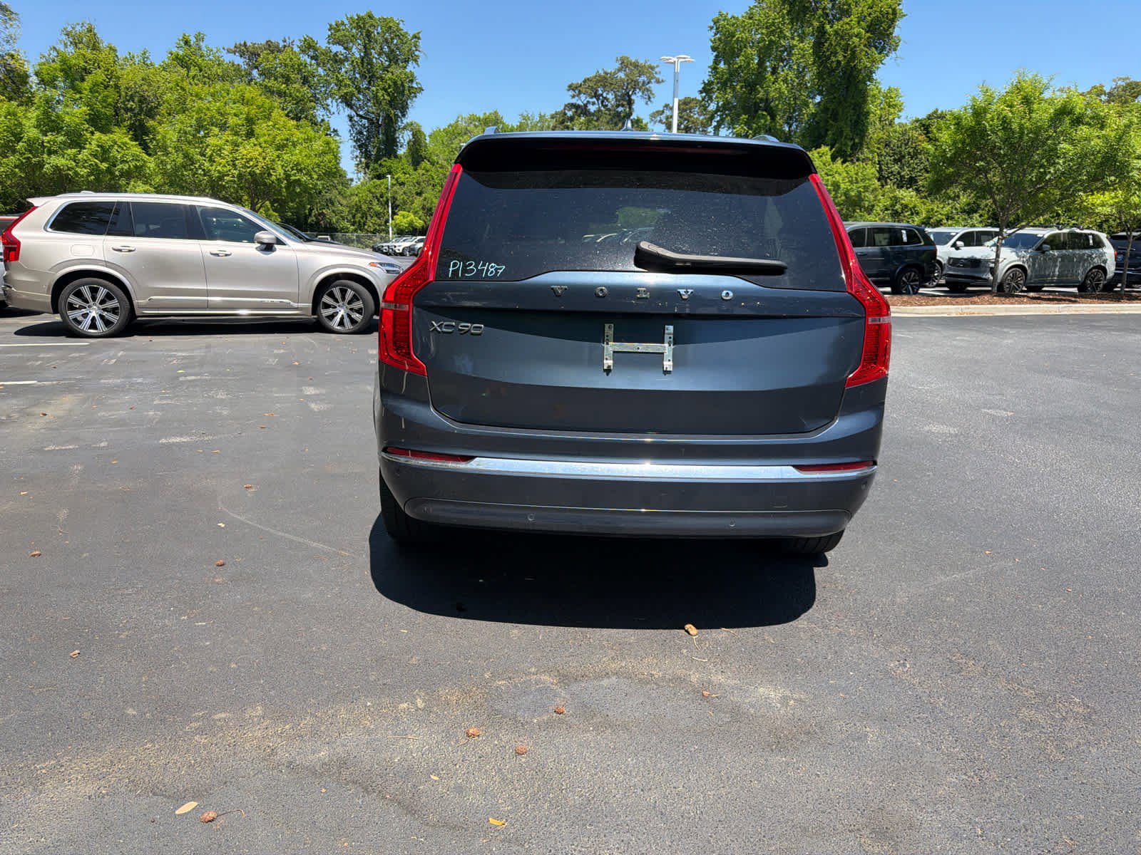 Used 2023 Volvo XC90 B6 Plus image 13