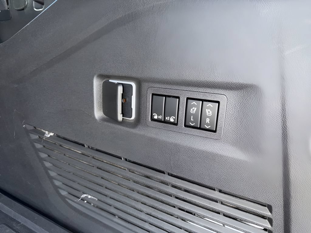 Used 2024 Chevrolet Suburban High Country w/ Advanced Technology Package AWD/4WD image 18