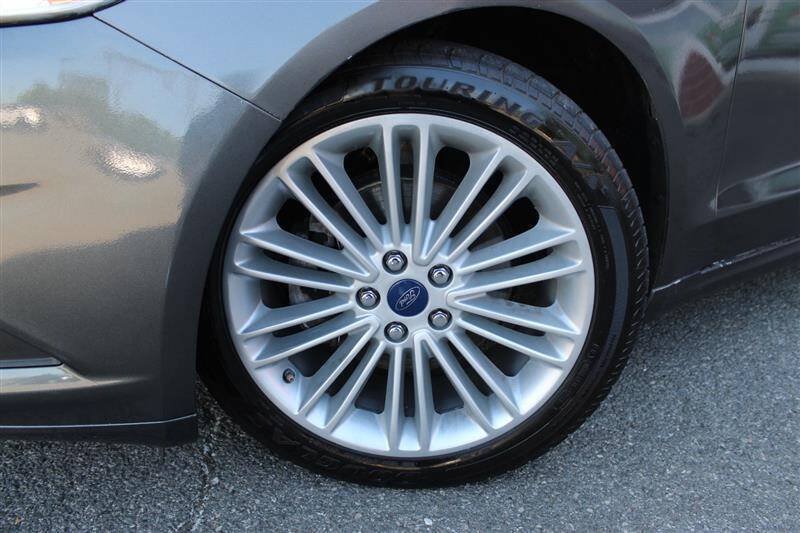 Used 2016 Ford Fusion SE w/ Equipment Group 202A FWD image 9