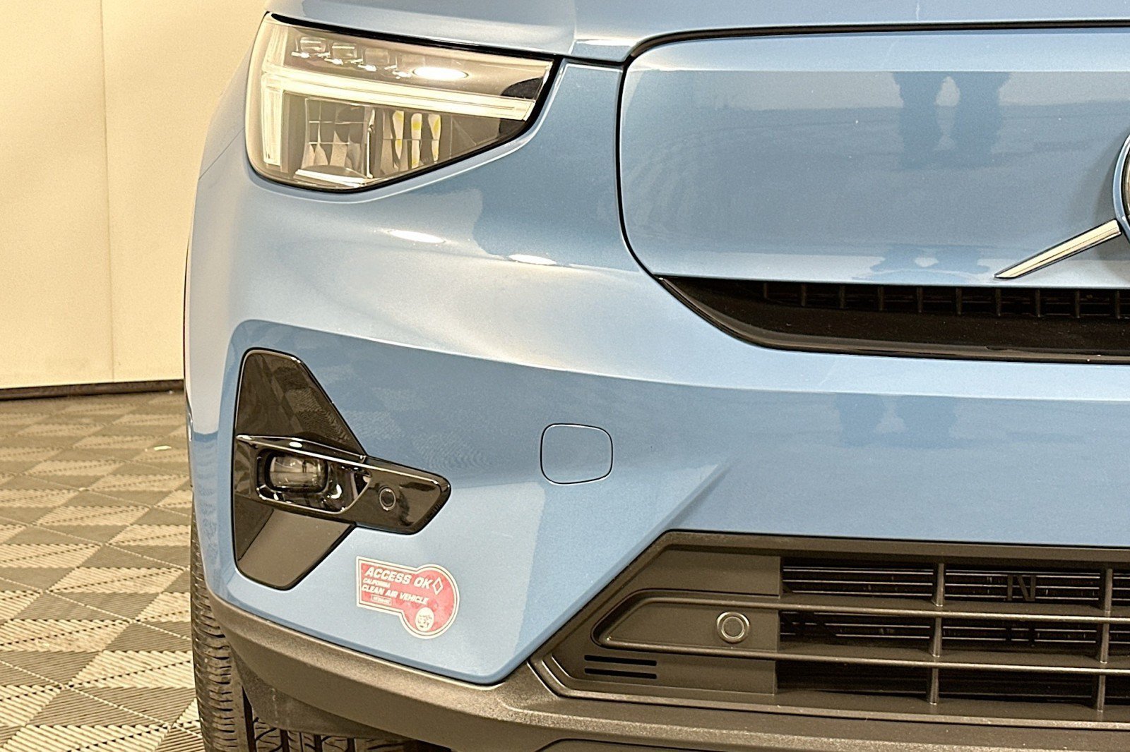 Used 2023 Volvo C40 P8 Recharge Plus w/ Protection Package Premier AWD/4WD image 16