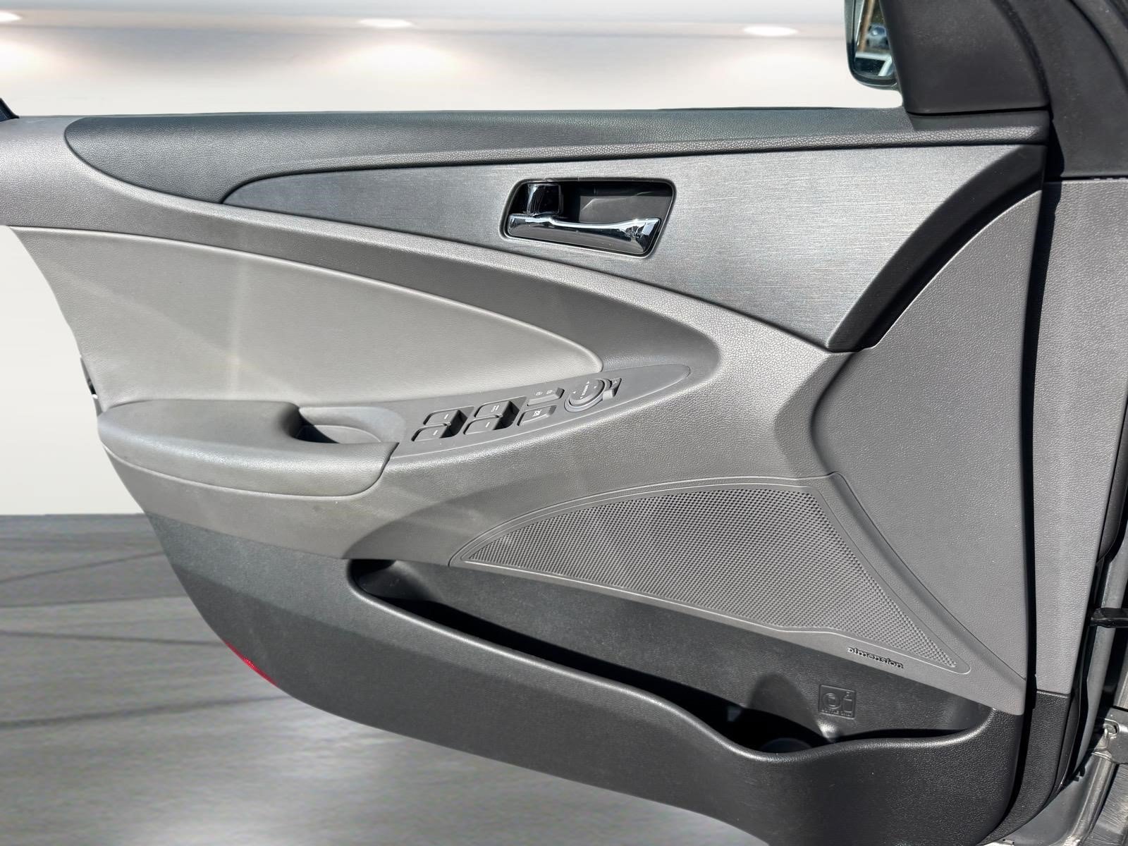 Used 2013 Hyundai Sonata SE w/ Navigation & Sunroof Pkg FWD image 18