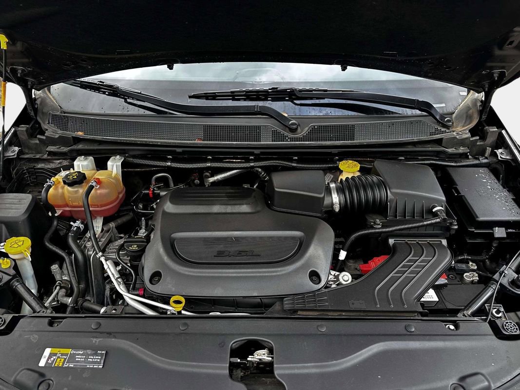 Used 2020 Chrysler Voyager Lxi image 11