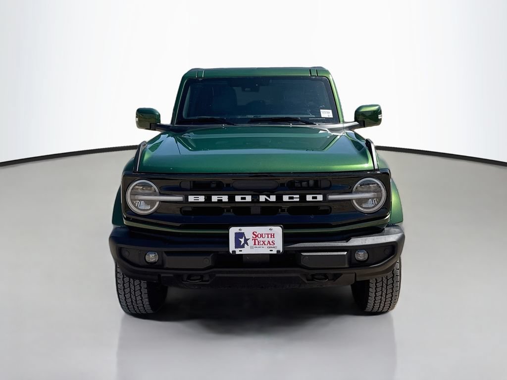 Used 2025 Ford Bronco Outer Banks AWD/4WD image 2