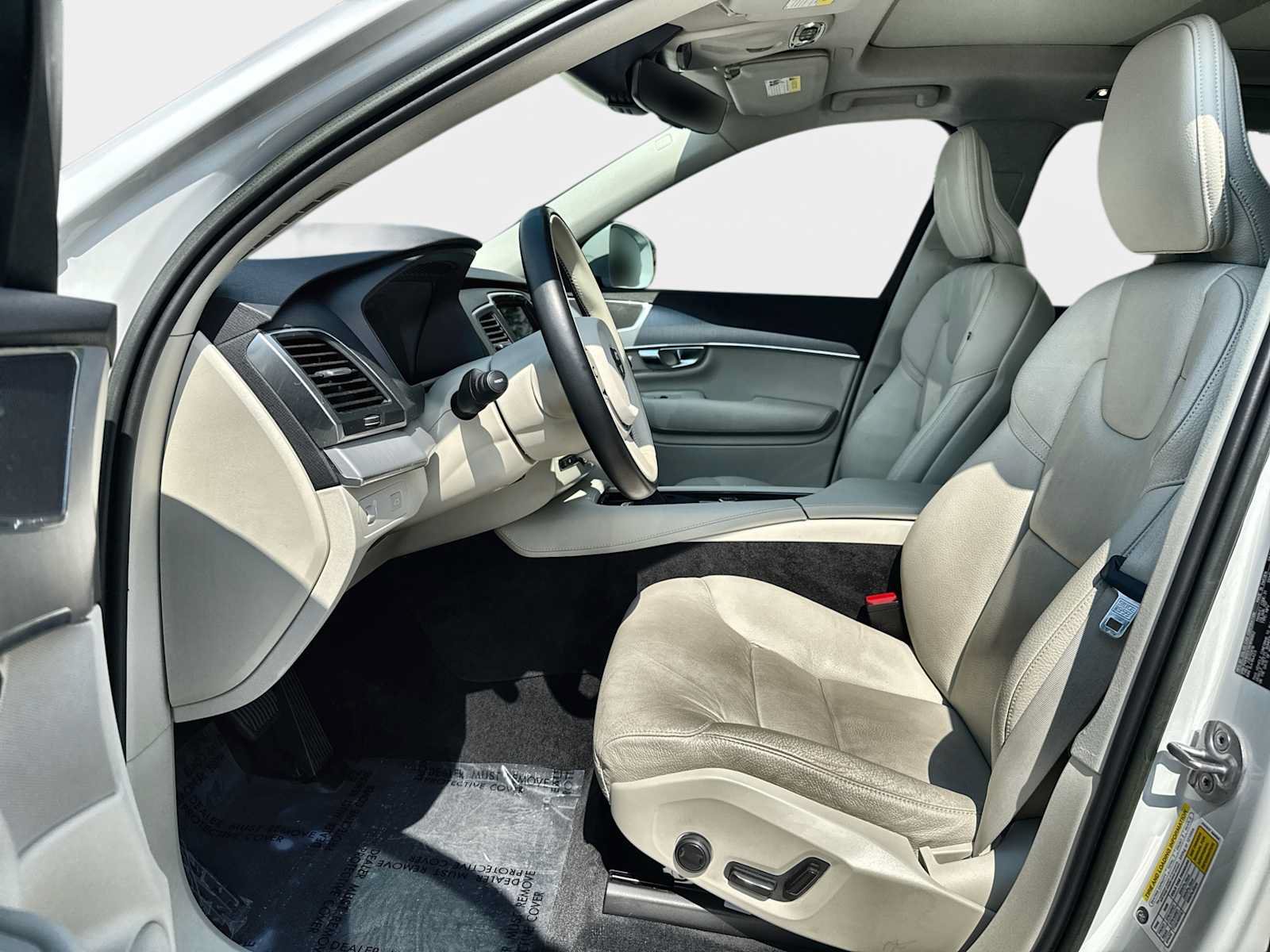 Used 2022 Volvo XC90 T5 Momentum w/ Climate Package FWD image 10