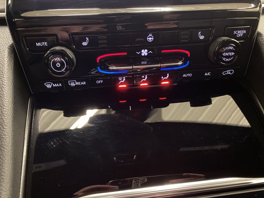 Used 2024 Jeep Grand Cherokee L Limited w/ Black Appearance Package image 20