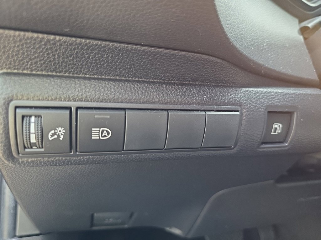 Used 2025 Toyota Corolla LE FWD image 18