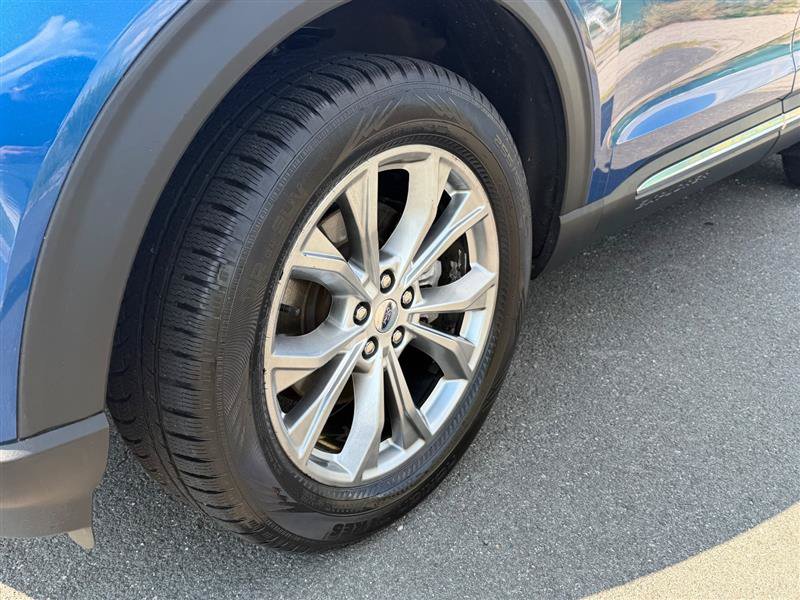 Used 2021 Ford Explorer Limited w/ Equipment Group 301A AWD/4WD image 14