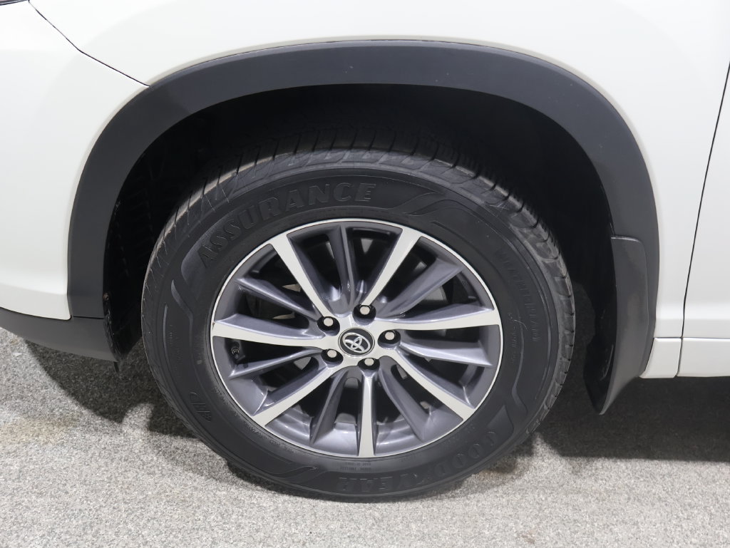 Used 2018 Toyota Highlander XLE AWD/4WD image 8