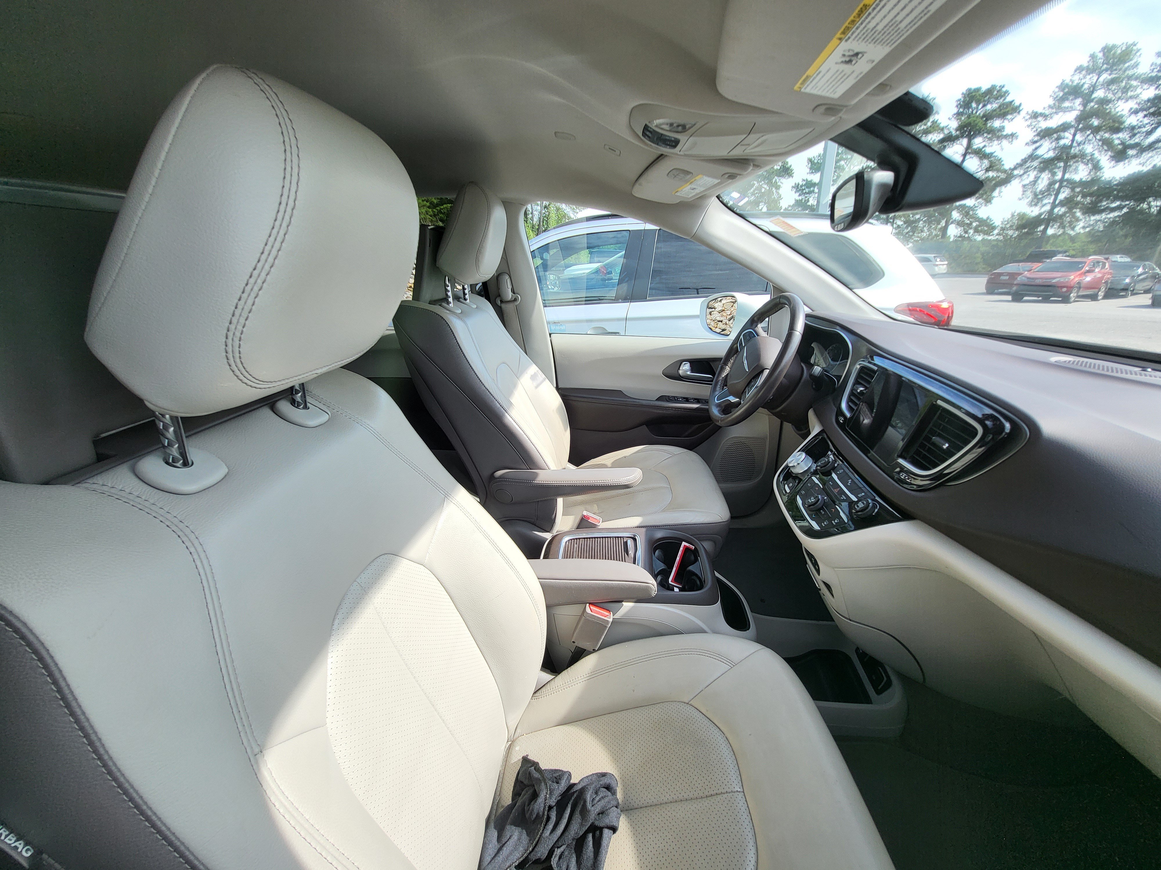 Used 2018 Chrysler Pacifica Touring-L Plus FWD image 8