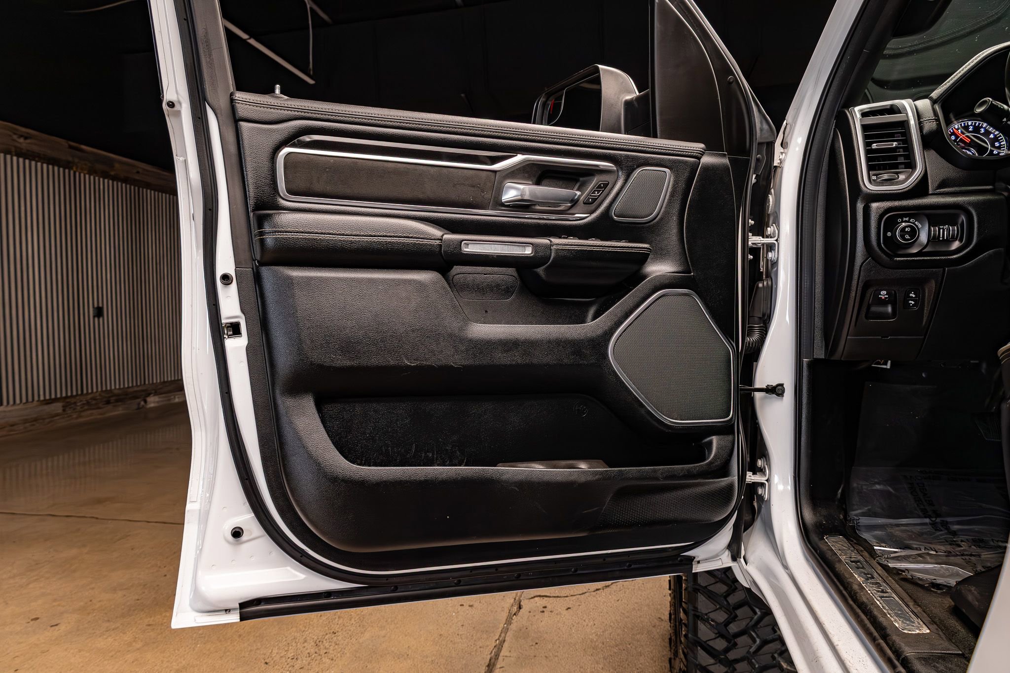 Used 2021 RAM 1500 Laramie image 29