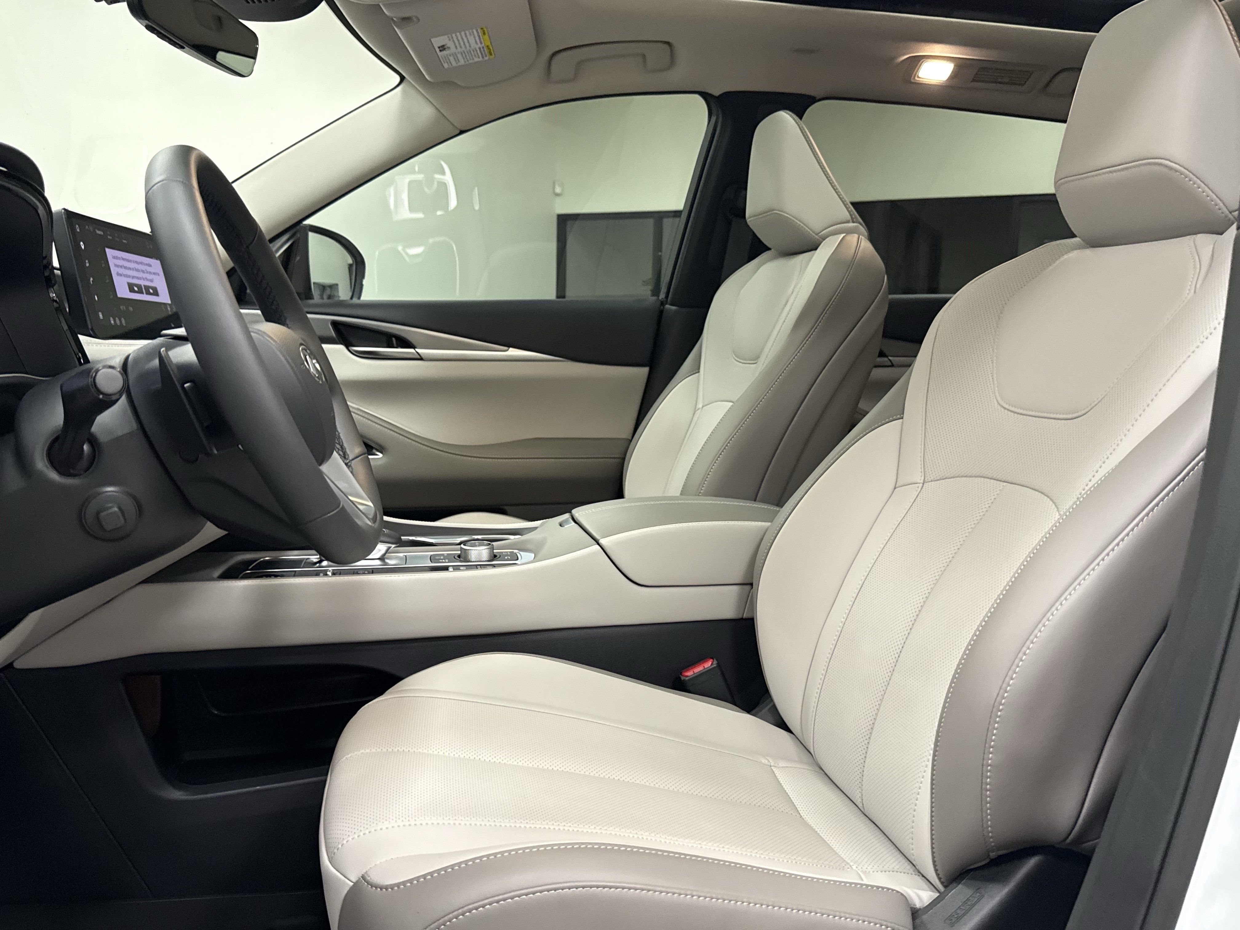 Certified 2027 INFINITI QX60 Luxe w/ Cargo Package FWD image 12