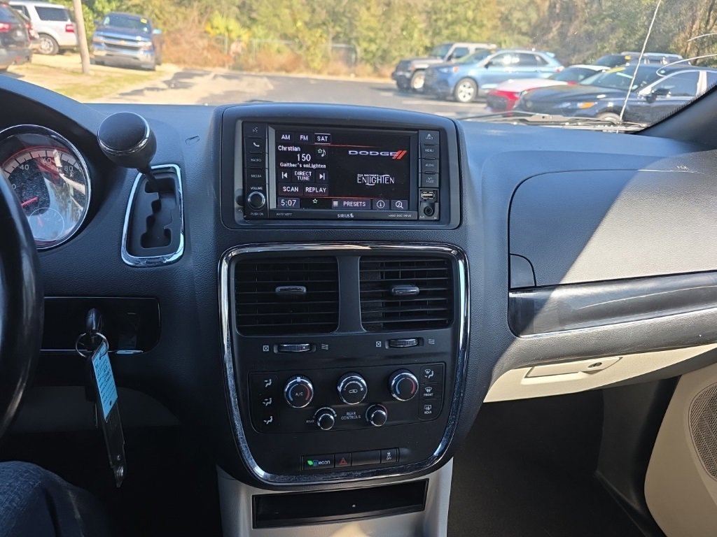 Used 2019 Dodge Grand Caravan SXT image 3