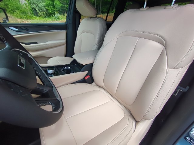 New 2026 Jeep Grand Cherokee Limited w/ Limited Altitude Package AWD/4WD image 27