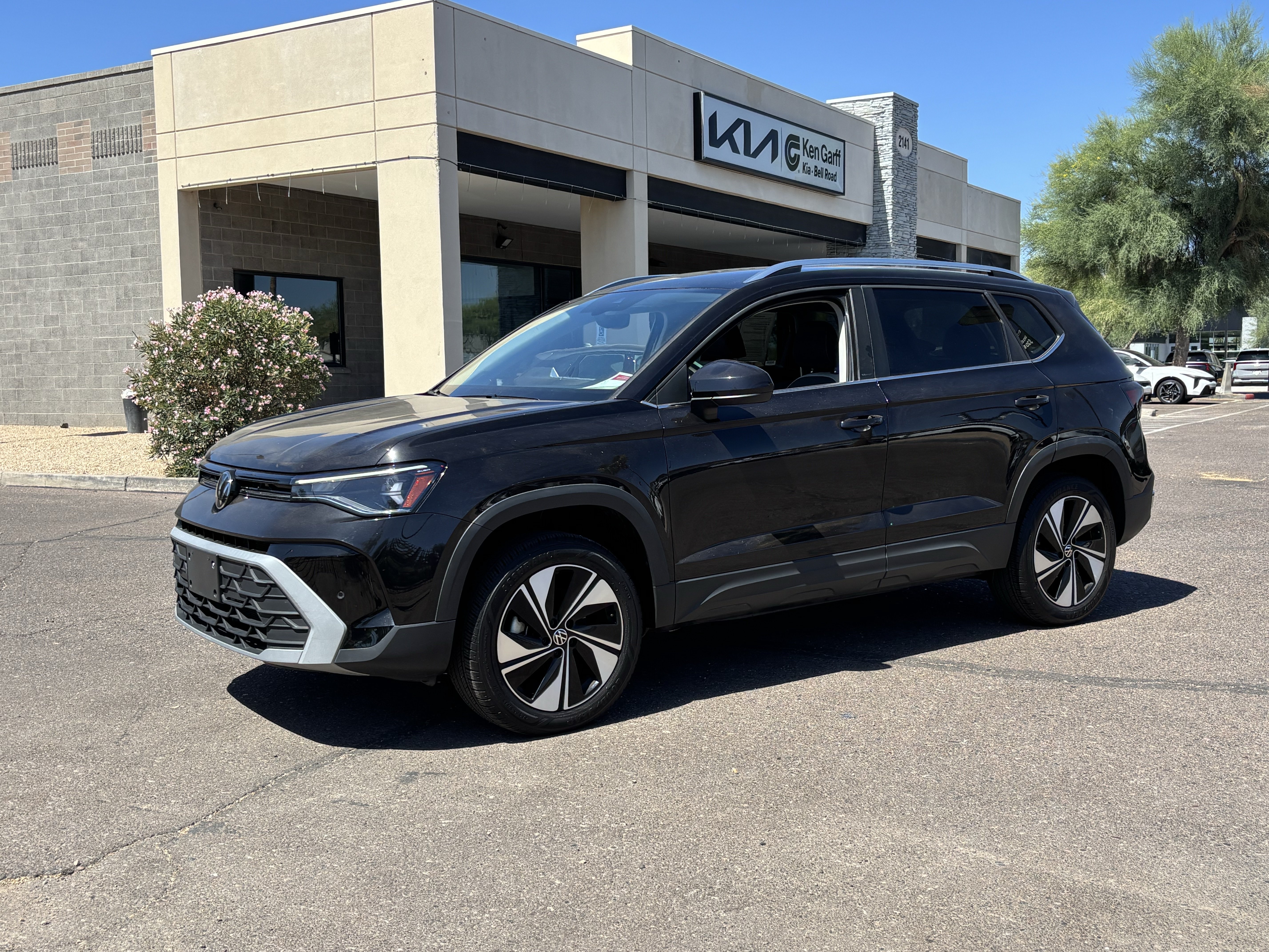 Used 2025 Volkswagen Taos SE AWD/4WD image 6