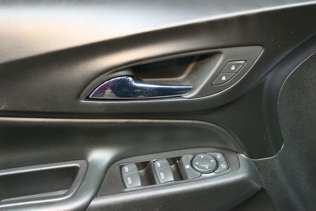 Used 2020 Chevrolet Equinox LT w/ Driver Convenience Package image 18