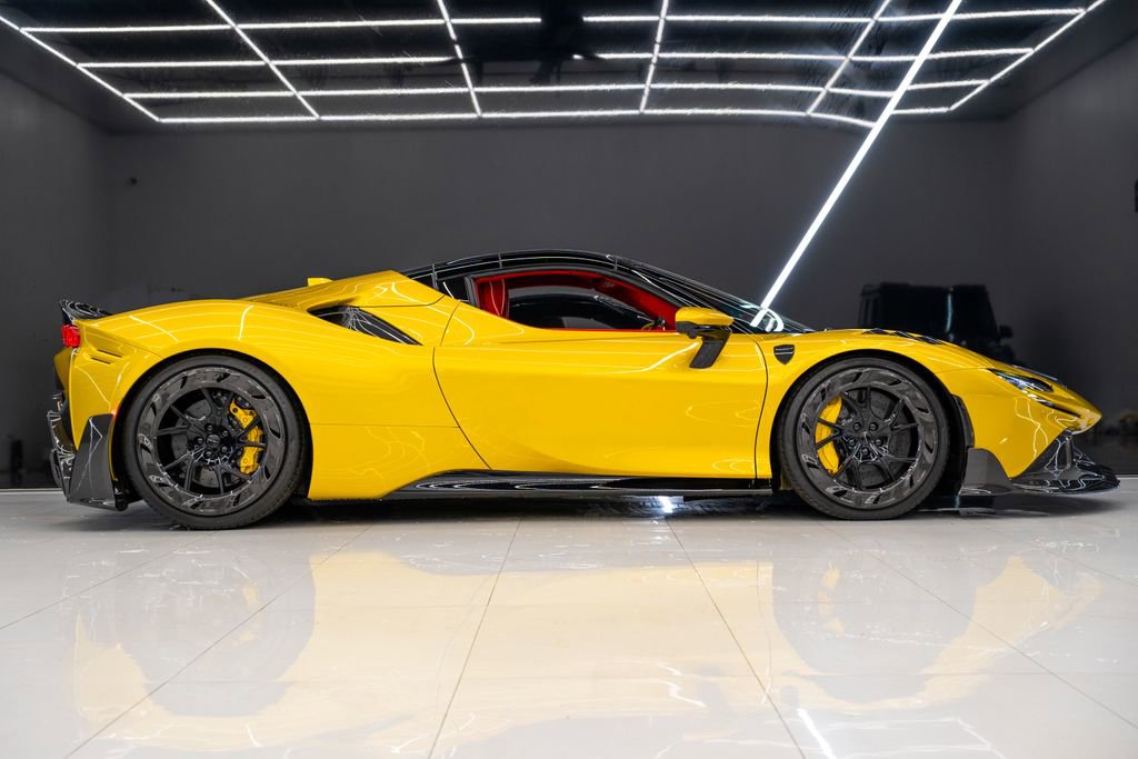 Used 2022 Ferrari SF90 Spider image 13