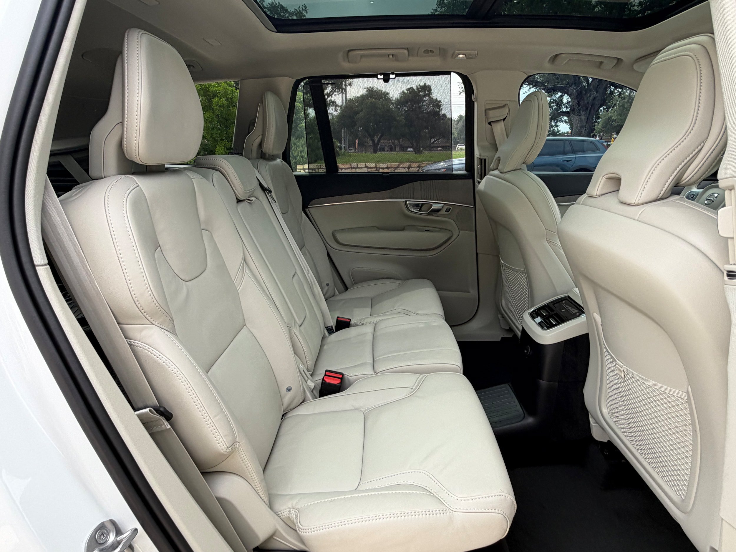Certified 2025 Volvo XC90 T8 Ultra w/ Protection Package Premier AWD/4WD image 12