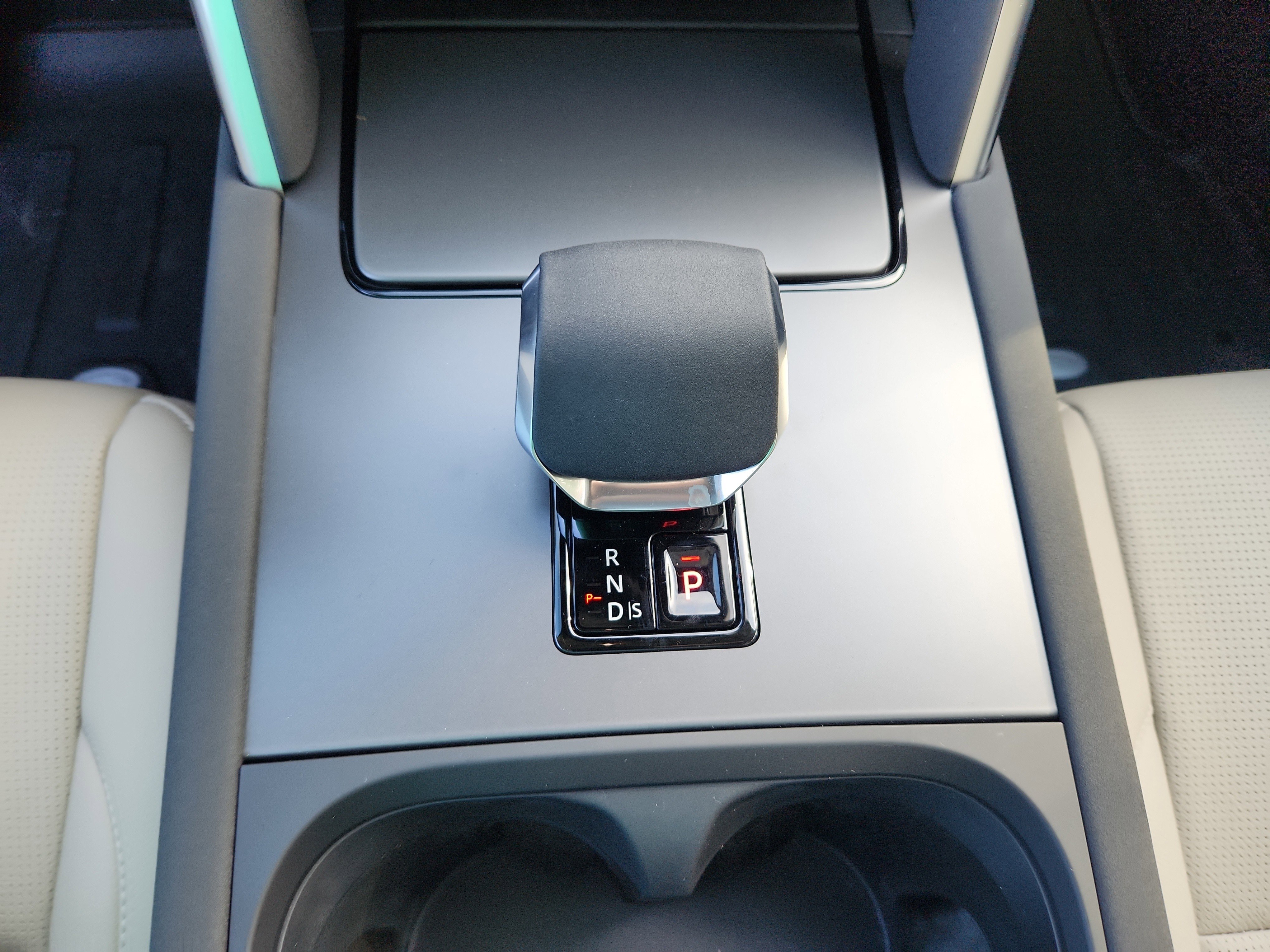 New 2025 Land Rover Discovery Sport S image 17